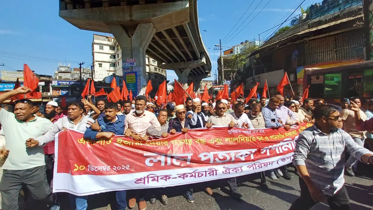 চট্টগ্রাম বন্দরে বিদেশি পরিচালনা বন্ধের দাবিতে স্কপের পতাকা মিছিল